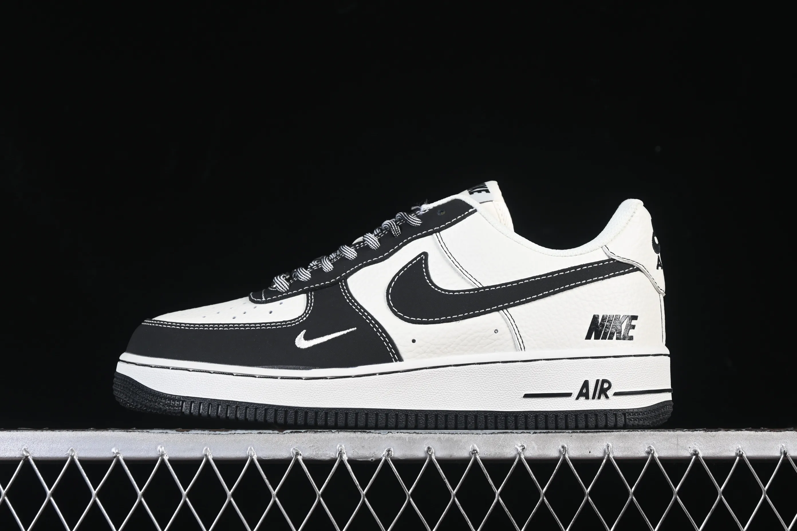 All Categories Nk Air Force 1 Air Force Series Nk Air Force 1 Low Air Force Low Nike Air Force 1'07 Low Classic Black and White Air Force One Low Casual Shoes NH0601-574